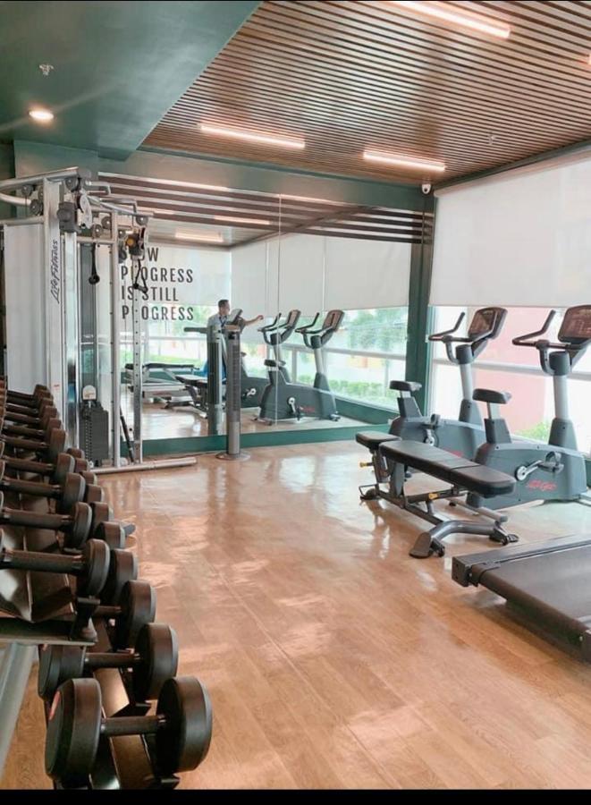 Lancris Residences 2 Bedroom Entire Apartment Near Airport With Pool Paranaque City Εξωτερικό φωτογραφία