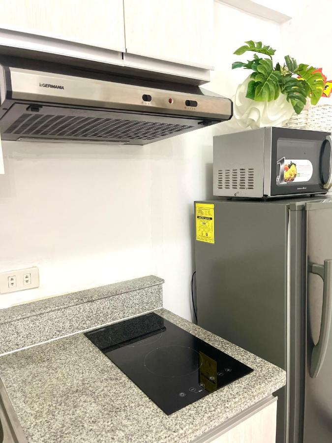Lancris Residences 2 Bedroom Entire Apartment Near Airport With Pool Paranaque City Εξωτερικό φωτογραφία