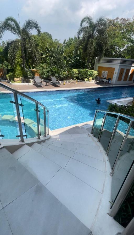 Lancris Residences 2 Bedroom Entire Apartment Near Airport With Pool Paranaque City Εξωτερικό φωτογραφία