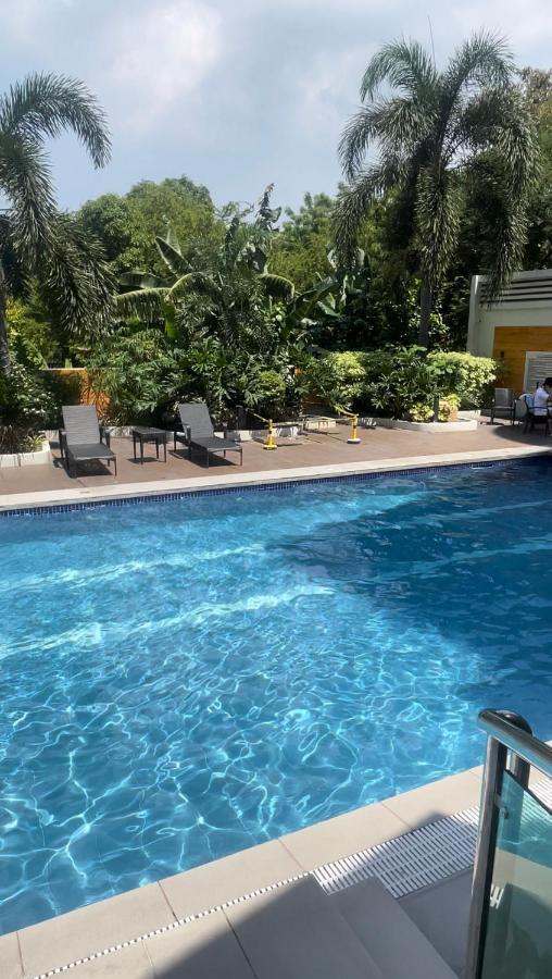Lancris Residences 2 Bedroom Entire Apartment Near Airport With Pool Paranaque City Εξωτερικό φωτογραφία